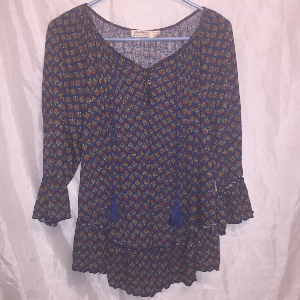 *FINAL MARKDOWN* Cute ruffle shirt 💙 Size XL ❤️